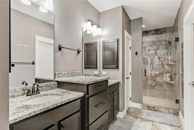 380 Ascot Lane, Robins, IA 52328