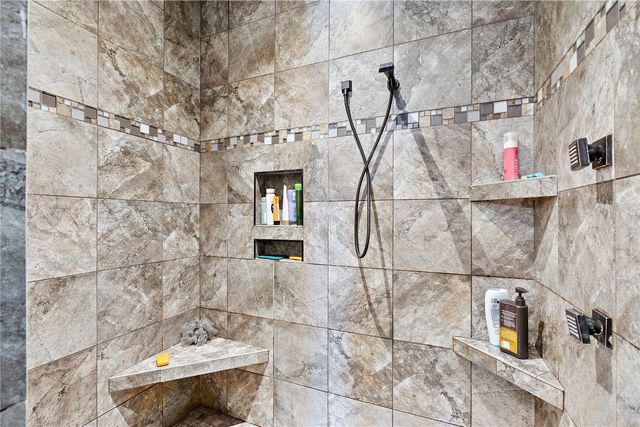 380 Ascot Lane, Robins, IA 52328