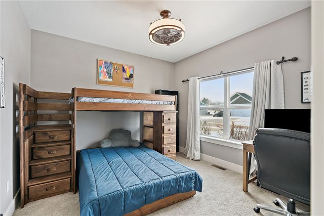 380 Ascot Lane, Robins, IA 52328