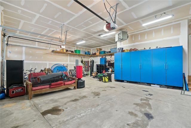 380 Ascot Lane, Robins, IA 52328