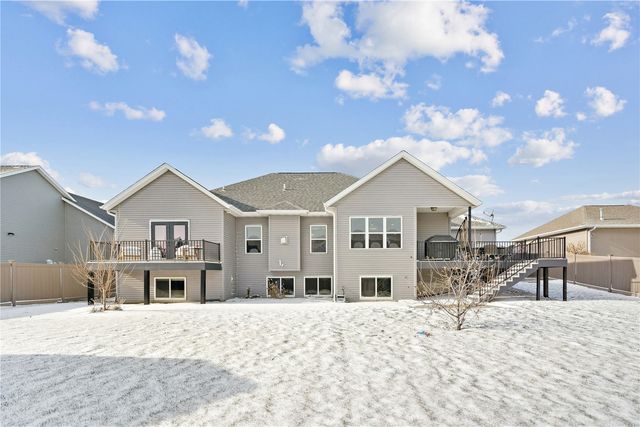 380 Ascot Lane, Robins, IA 52328