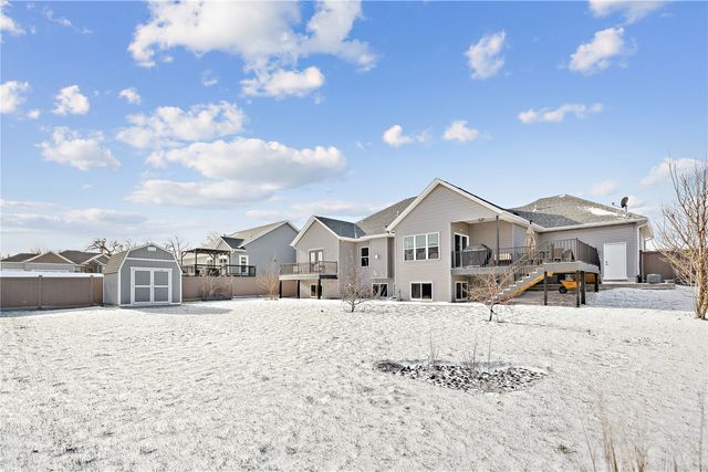 380 Ascot Lane, Robins, IA 52328