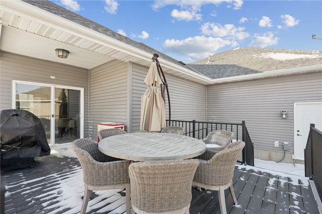 380 Ascot Lane, Robins, IA 52328