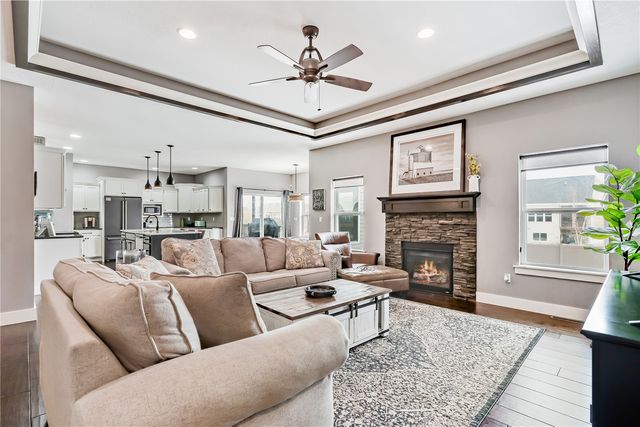 380 Ascot Lane, Robins, IA 52328