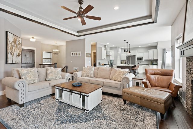 380 Ascot Lane, Robins, IA 52328