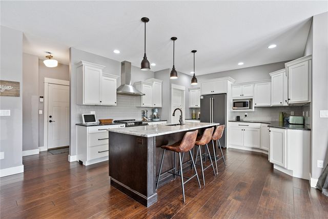 380 Ascot Lane, Robins, IA 52328