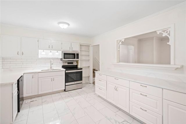 2159 Chestnut Log Drive, Lithia Springs, GA 30122