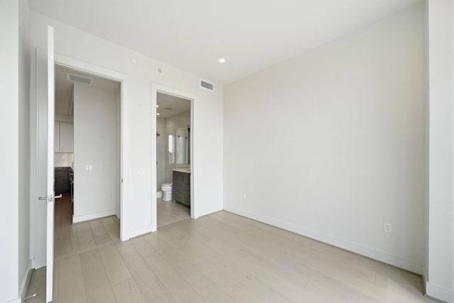 2047 Westcreek Lane 507, Houston, TX 77027