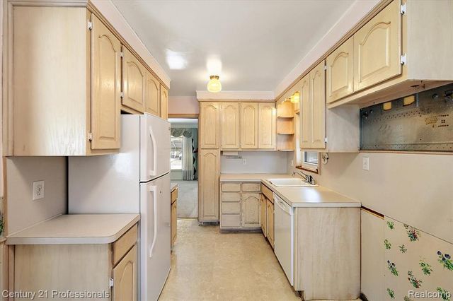 1826 Walnut Street, Dearborn, MI 48124