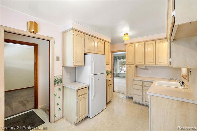 1826 Walnut Street, Dearborn, MI 48124