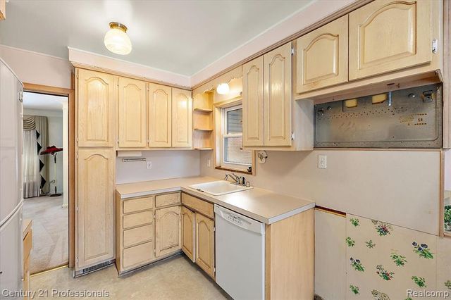 1826 Walnut Street, Dearborn, MI 48124