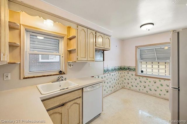 1826 Walnut Street, Dearborn, MI 48124