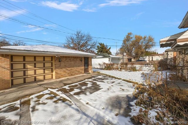 1826 Walnut Street, Dearborn, MI 48124