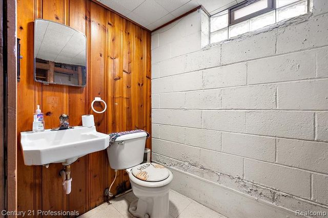 1826 Walnut Street, Dearborn, MI 48124