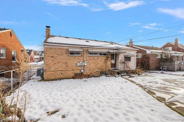 1826 Walnut Street, Dearborn, MI 48124