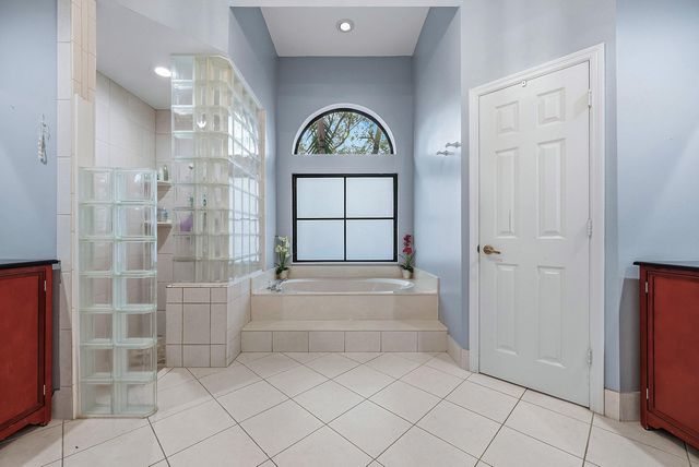 4447 NW 82nd Avenue, Coral Springs, FL 33065