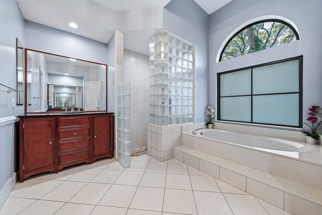 4447 NW 82nd Avenue, Coral Springs, FL 33065