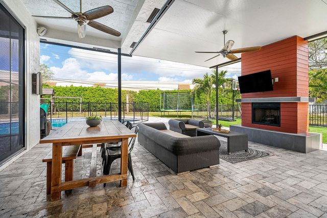 4447 NW 82nd Avenue, Coral Springs, FL 33065