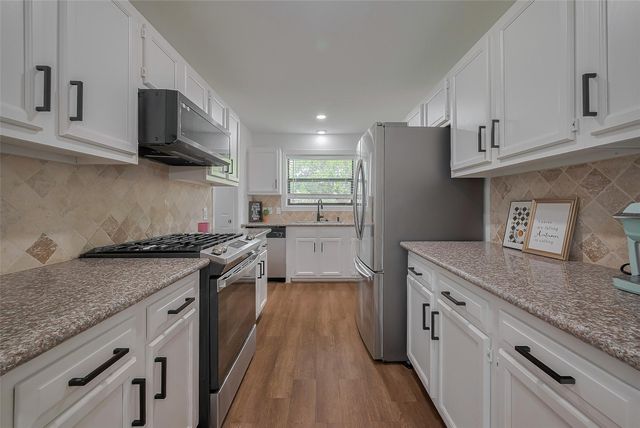 8057 Ridgeview Drive, Houston, TX 77055