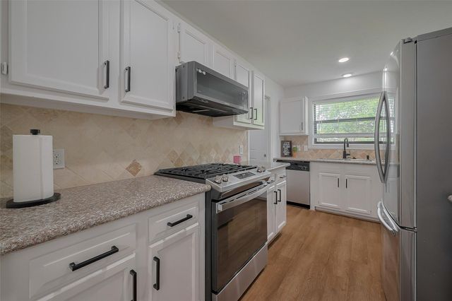 8057 Ridgeview Drive, Houston, TX 77055