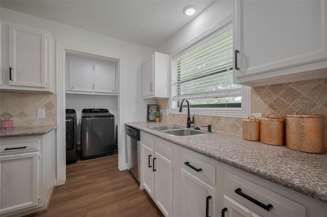 8057 Ridgeview Drive, Houston, TX 77055