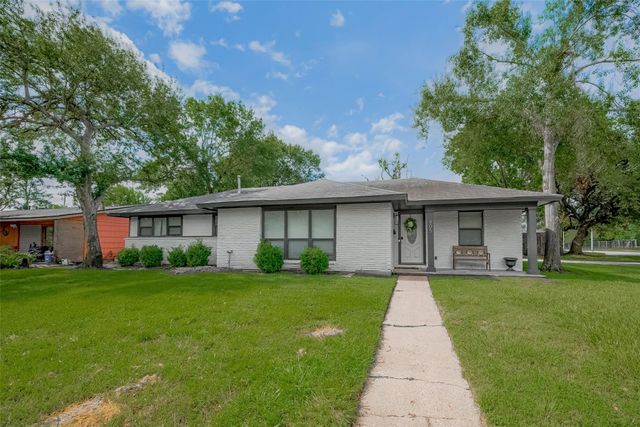 8057 Ridgeview Drive, Houston, TX 77055