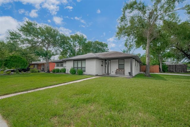 8057 Ridgeview Drive, Houston, TX 77055