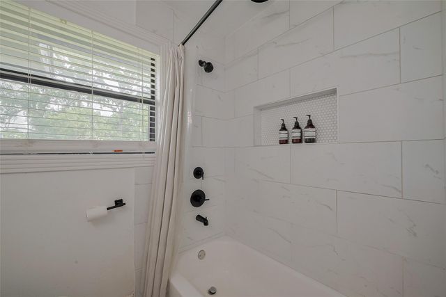 8057 Ridgeview Drive, Houston, TX 77055