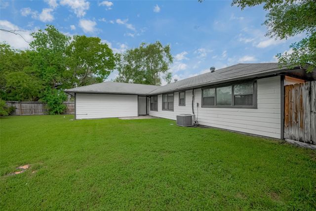 8057 Ridgeview Drive, Houston, TX 77055