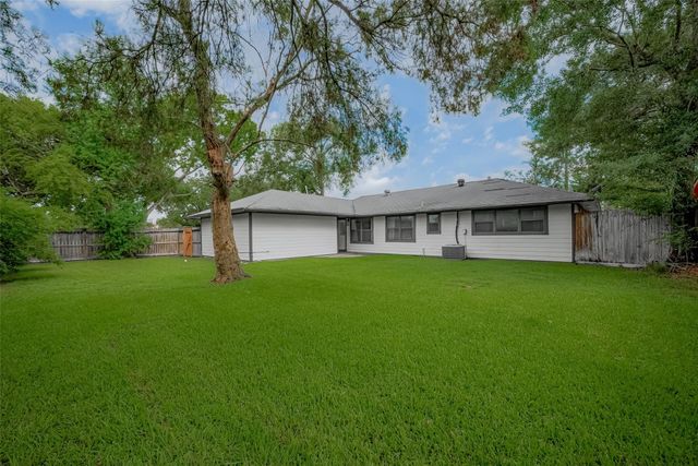 8057 Ridgeview Drive, Houston, TX 77055
