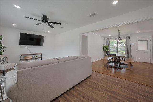 8057 Ridgeview Drive, Houston, TX 77055