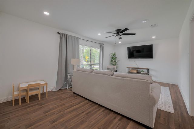 8057 Ridgeview Drive, Houston, TX 77055