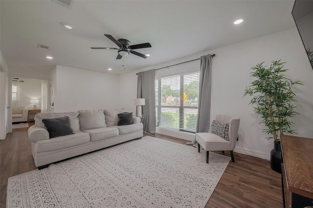 8057 Ridgeview Drive, Houston, TX 77055