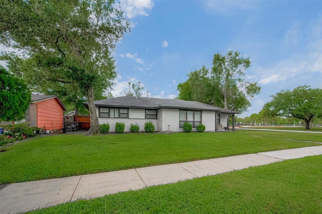8057 Ridgeview Drive, Houston, TX 77055