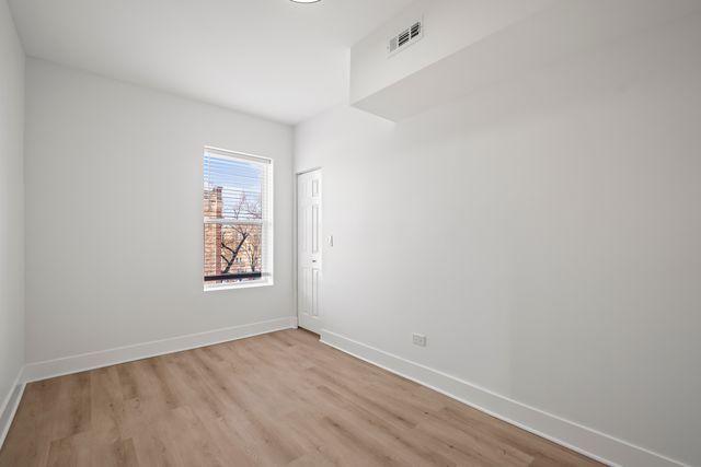 3049 W Berteau Avenue 3, Chicago, IL 60618