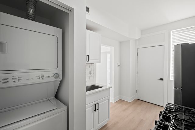 3049 W Berteau Avenue 3, Chicago, IL 60618