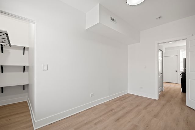 3049 W Berteau Avenue 3, Chicago, IL 60618