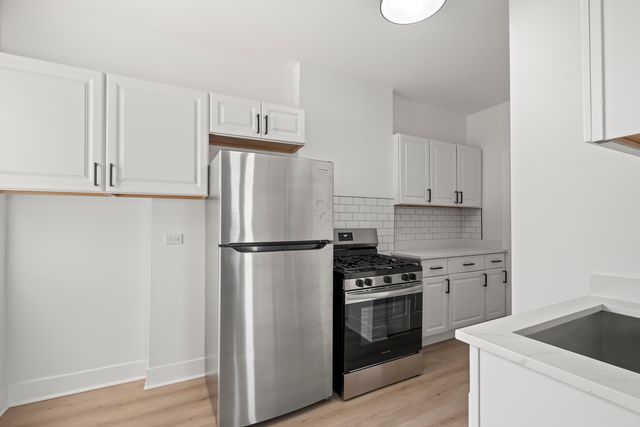 3049 W Berteau Avenue 3, Chicago, IL 60618