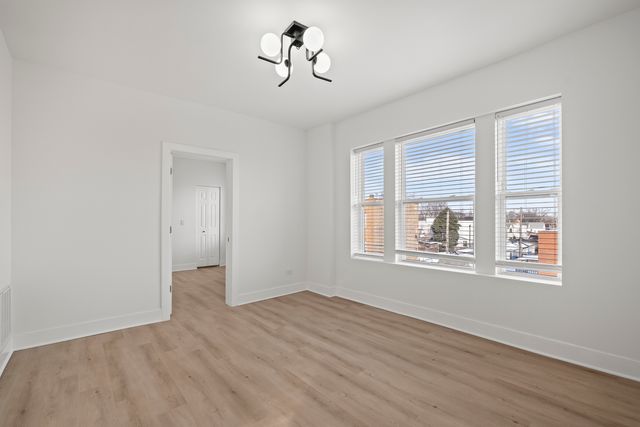 3049 W Berteau Avenue 3, Chicago, IL 60618