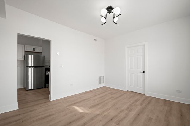 3049 W Berteau Avenue 3, Chicago, IL 60618