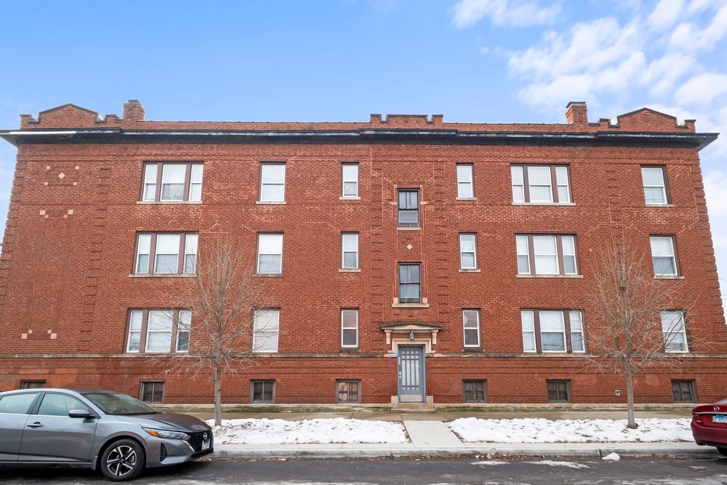 3049 W Berteau Avenue 3, Chicago, IL 60618