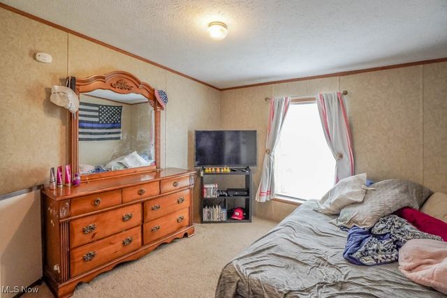 221 Sea Gull Lane, New Philadelphia, OH 44663