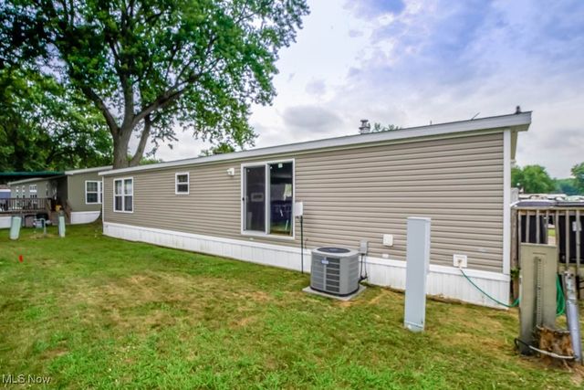 221 Sea Gull Lane, New Philadelphia, OH 44663