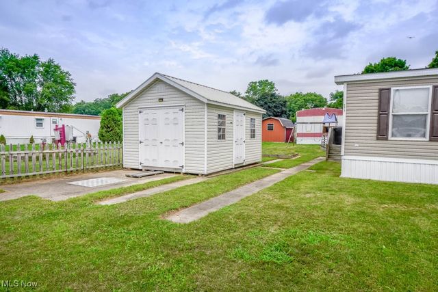 221 Sea Gull Lane, New Philadelphia, OH 44663