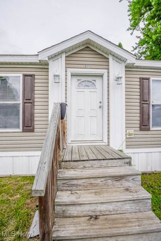 221 Sea Gull Lane, New Philadelphia, OH 44663