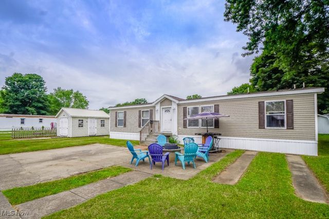 221 Sea Gull Lane, New Philadelphia, OH 44663