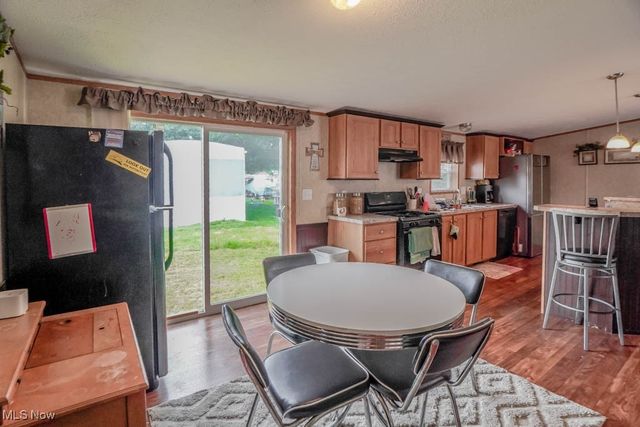 221 Sea Gull Lane, New Philadelphia, OH 44663