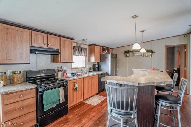 221 Sea Gull Lane, New Philadelphia, OH 44663