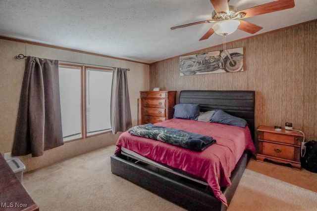 221 Sea Gull Lane, New Philadelphia, OH 44663