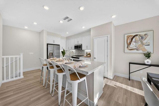 3891 Vanguard 1004, Fremont, CA 94538